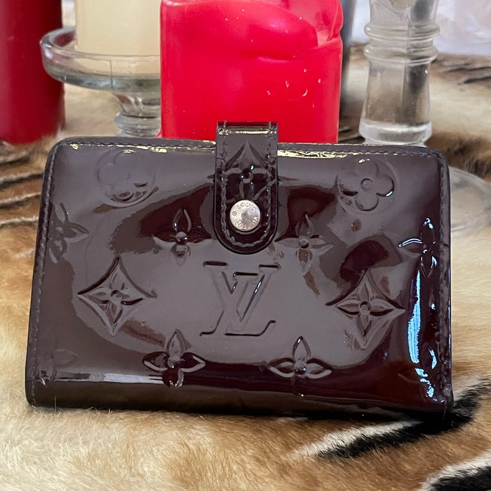 Beautiful Louis Vuitton Vernis Bifold French Kisslock Wallet -EUC